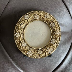 Vintage Circle Frame